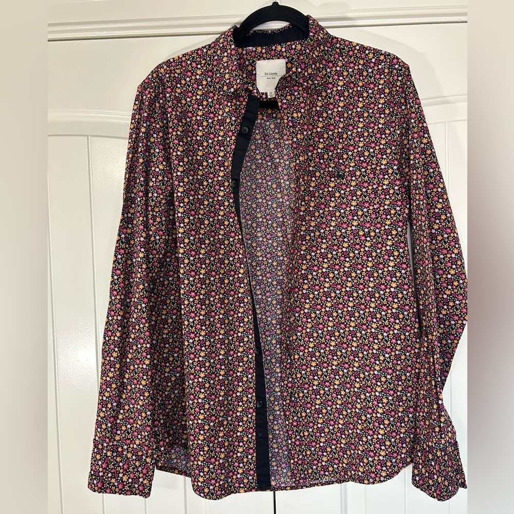 Six Lincoln New York Black/Floral Button Down. Size Medium. Wear to Work. Spring